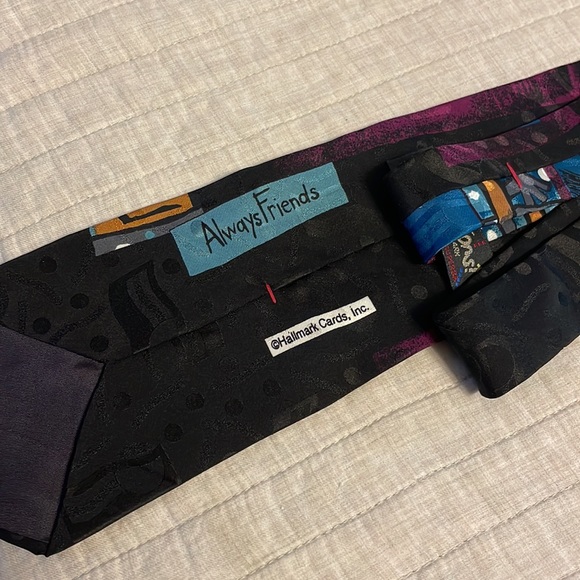 Pre-loved Vintage Men’s 100% Silk tie | Celebrations by Hallmark for Supera. - Picture 4 of 5